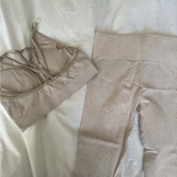 Gymshark Matching Set - Picture 2 of 4